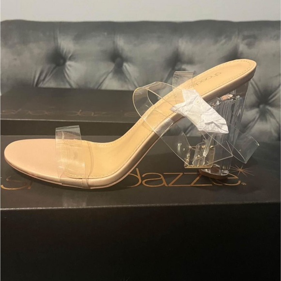 New in box Clear Chunk Heels Size 9.5 & 10 - Picture 3 of 4